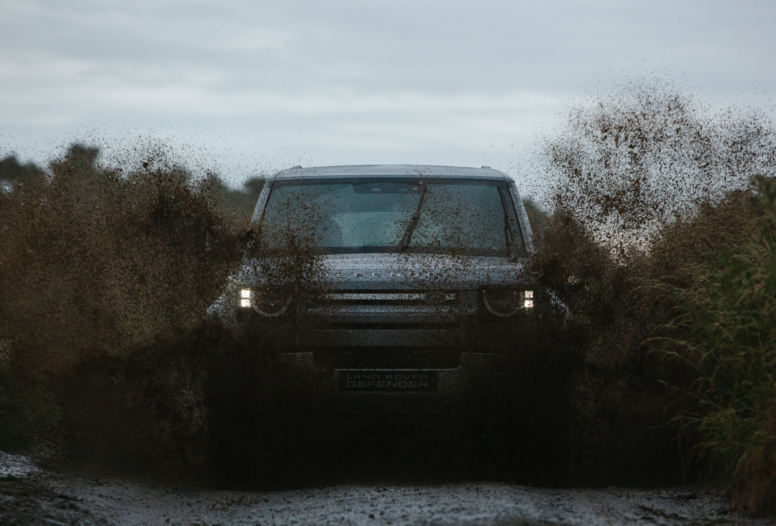 Automotive-Landrover-Defender-175